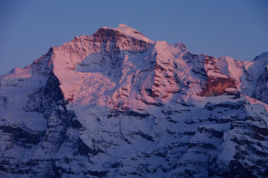 Hotel Restaurant Jungfrau Лаутербруннен Номер фото