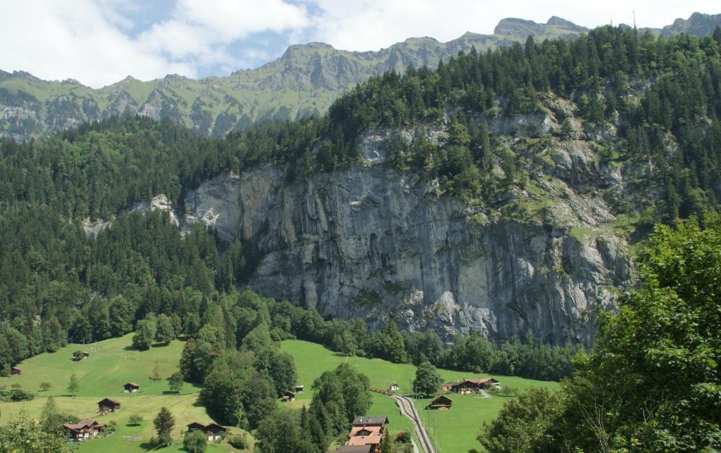 Hotel Restaurant Jungfrau Лаутербруннен Экстерьер фото